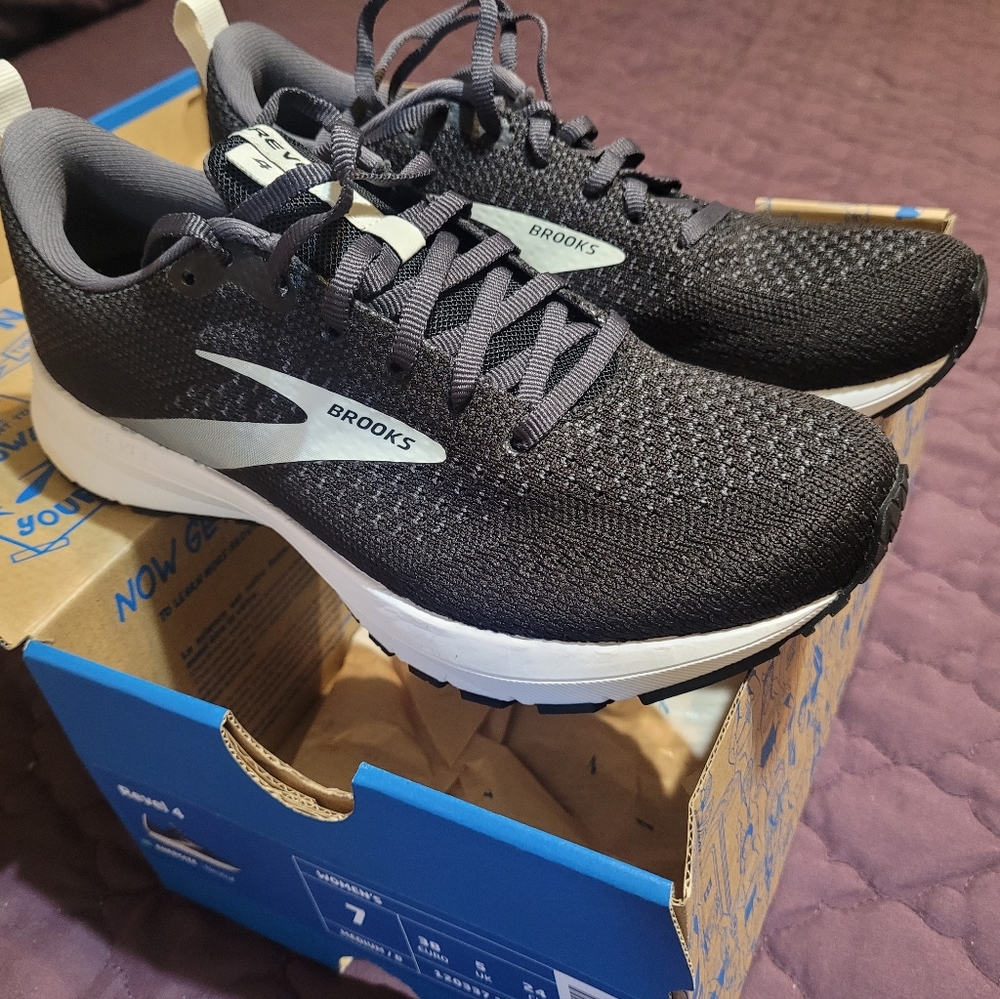 Brooks revel 4 women's 7